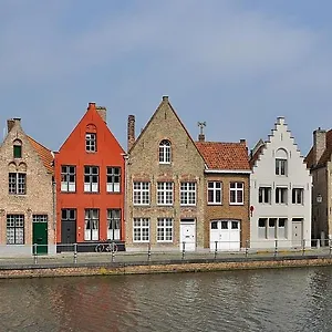 With Carparking, Bicycles And Small Breakfast , Brugge België
